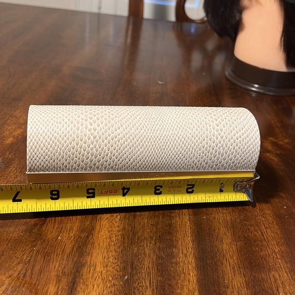 JIMMY CHOO  cream snake skin case unisex. - Picture 8 of 8